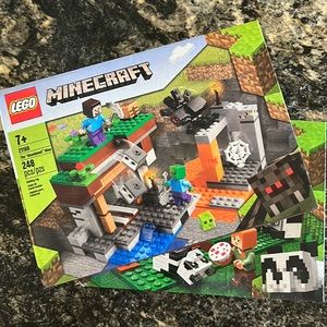2 LEGO Minecraft sets - BRAND NEW